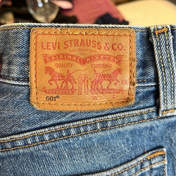 Distressed Cutoff Medium Wash Levis - Picture 3 of 5